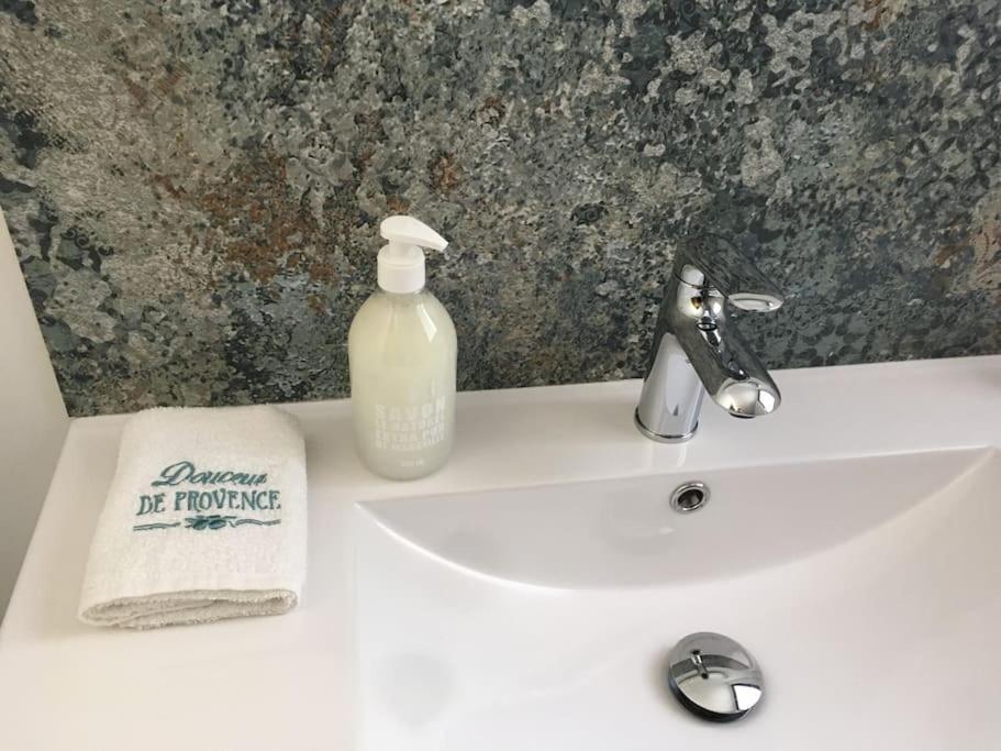 Chambre Avec Petit-Dejeuner En Provence Luberon La Tour-d'Aigues Экстерьер фото